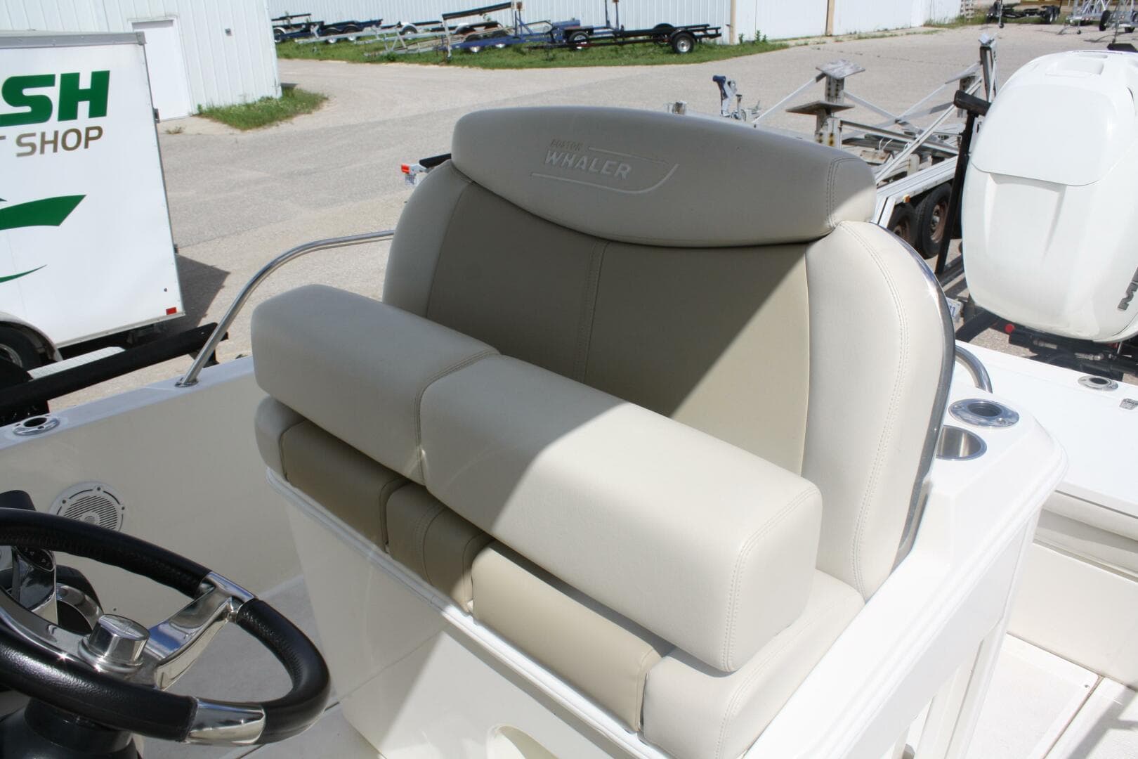2021 Boston Whaler 270 Dauntless