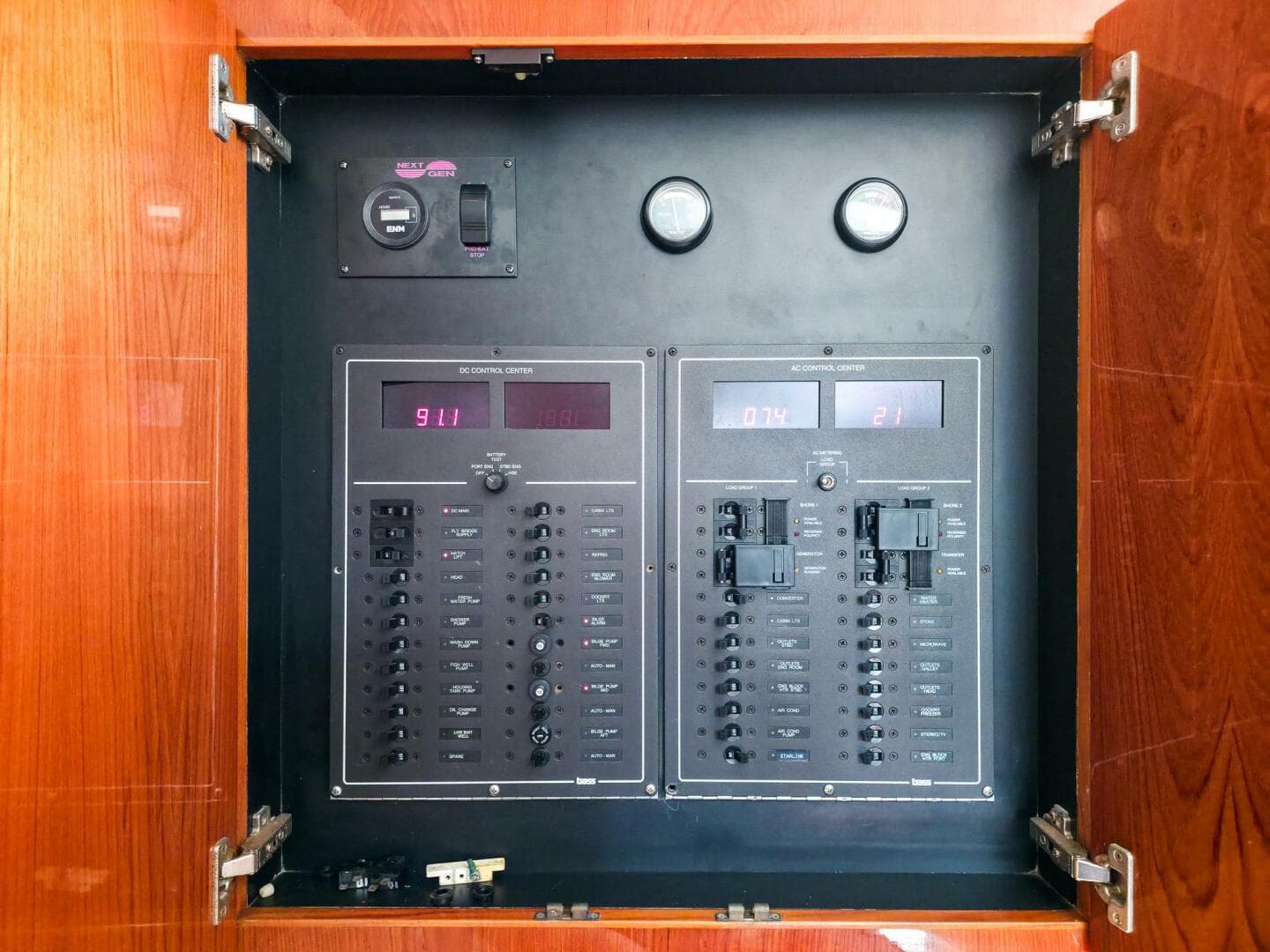 2005 Egg Harbor 35' Predator Express