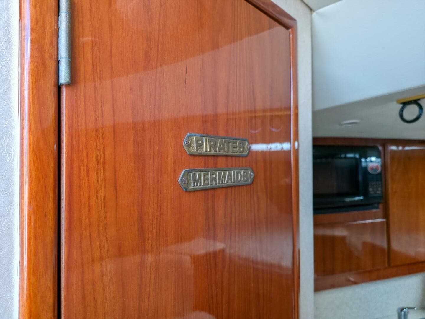 2005 Egg Harbor 35' Predator Express