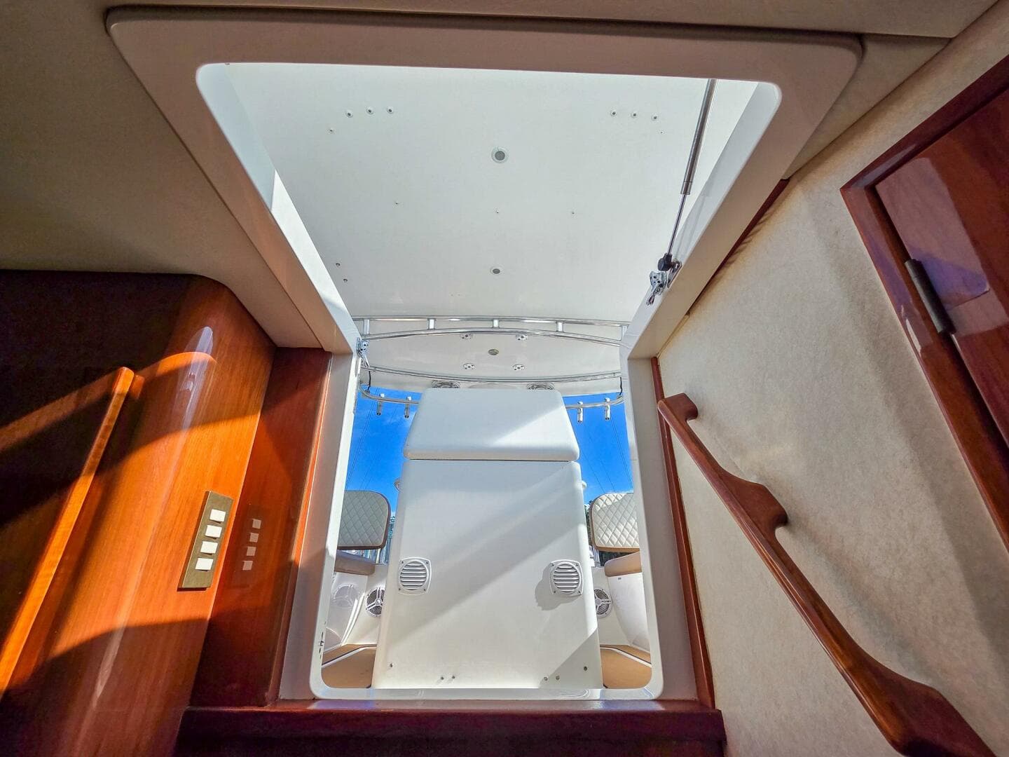 2005 Egg Harbor 35' Predator Express