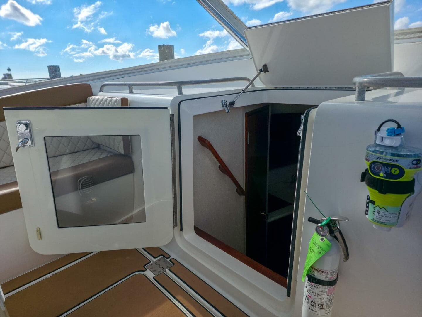 2005 Egg Harbor 35' Predator Express