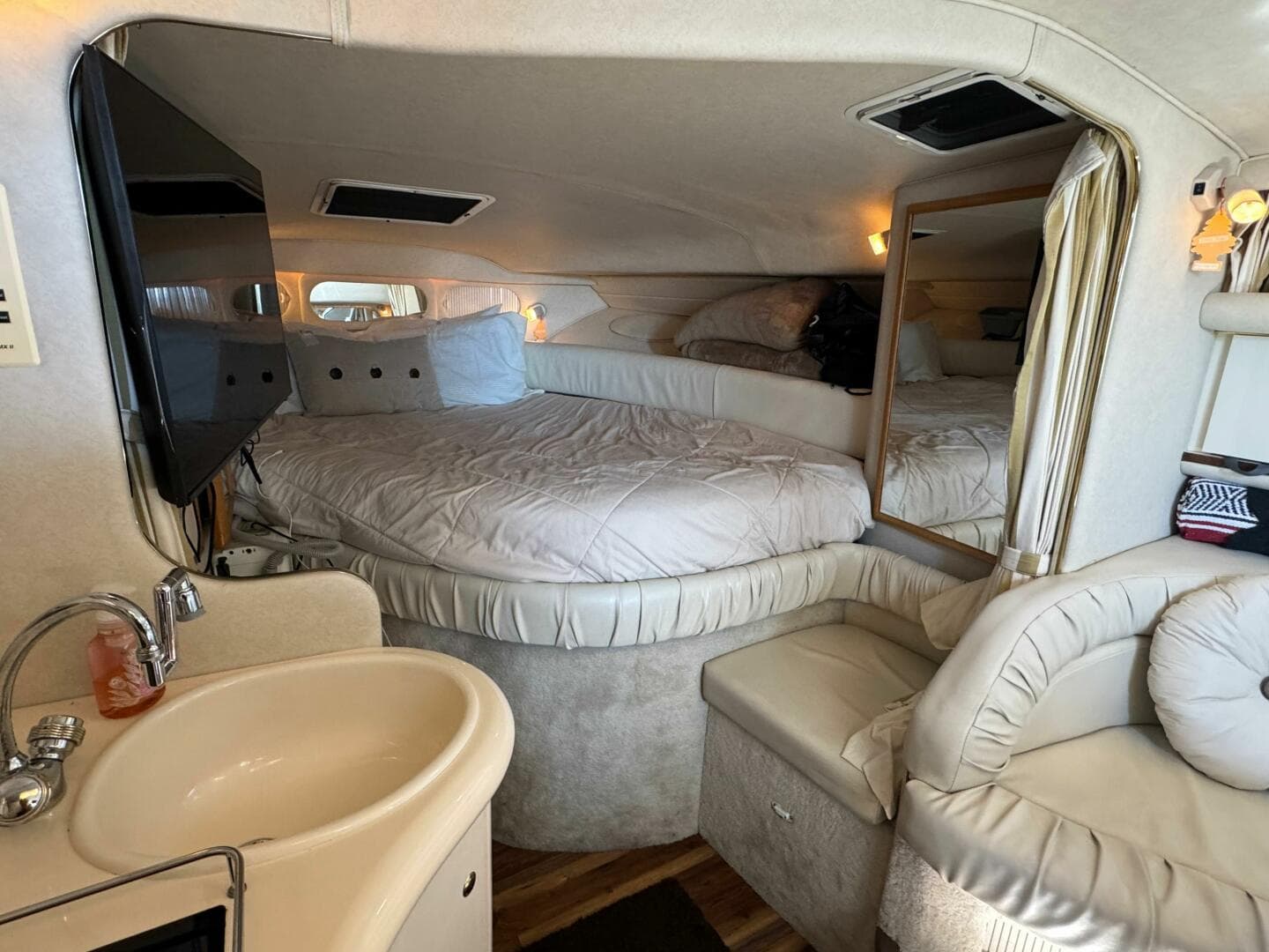 1997 Sea Ray 330 Sundancer