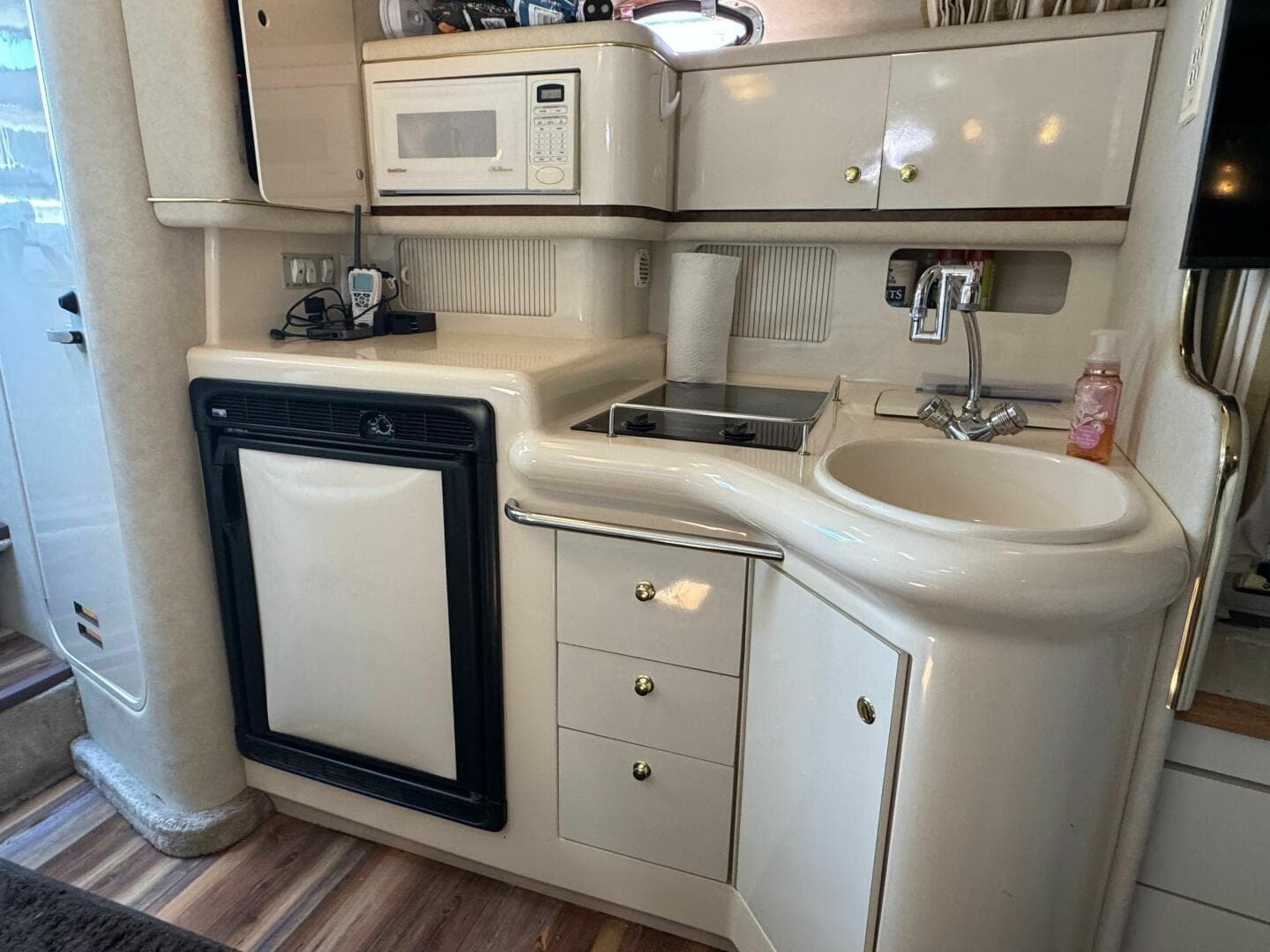 1997 Sea Ray 330 Sundancer