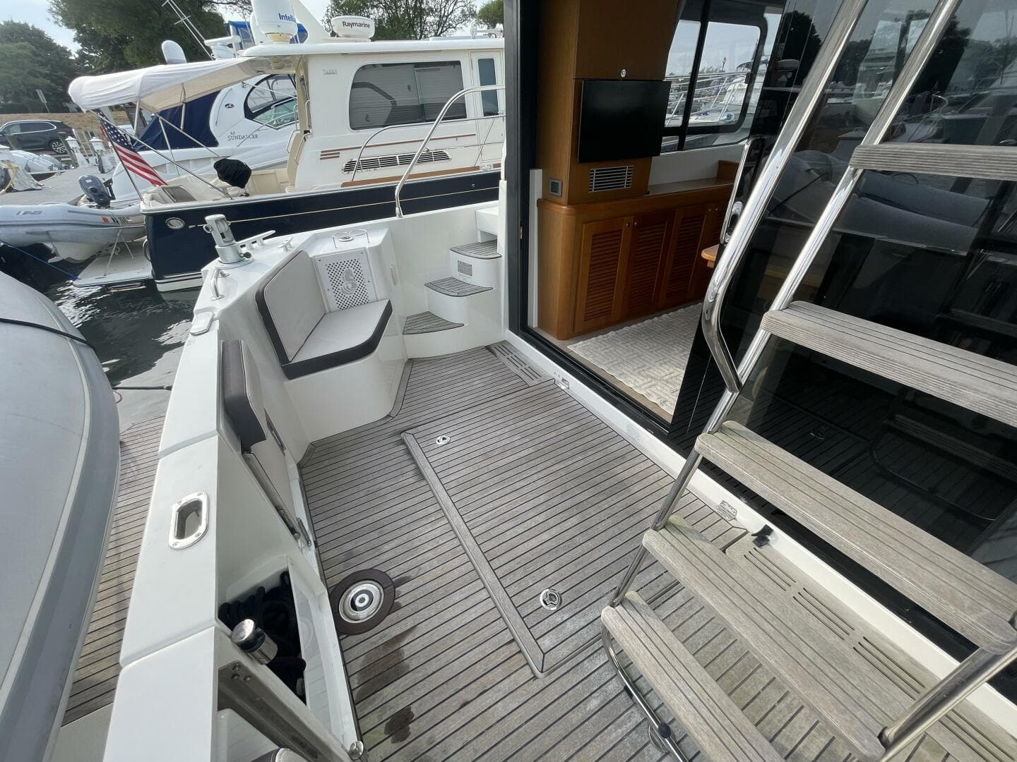 2018 Beneteau Swift Trawler 35- Flybridge