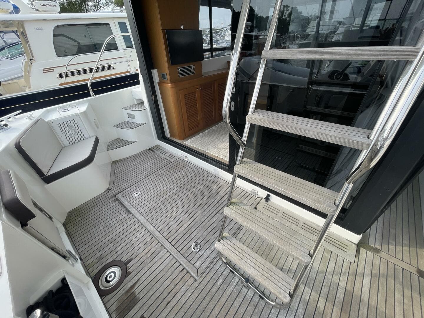 2018 Beneteau Swift Trawler 35- Flybridge
