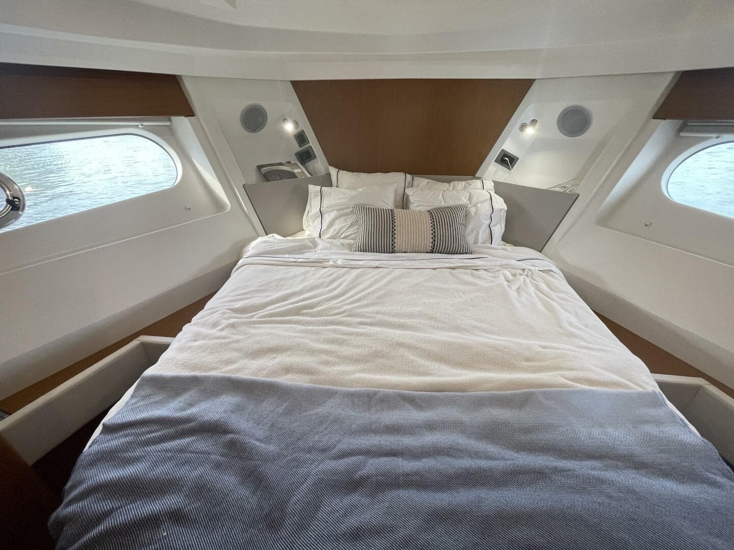 2018 Beneteau Swift Trawler 35- Flybridge