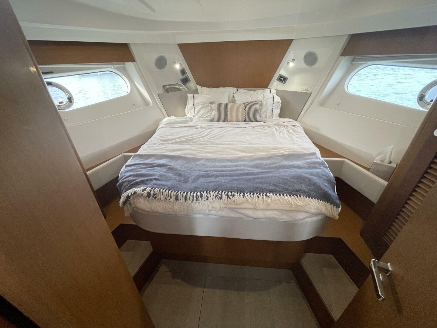 2018 Beneteau Swift Trawler 35- Flybridge