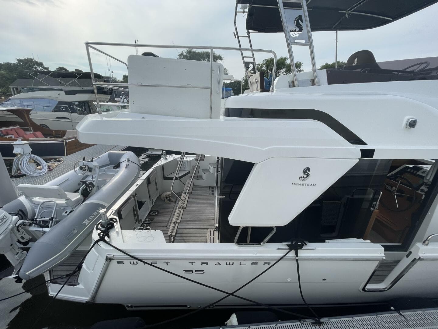 2018 Beneteau Swift Trawler 35- Flybridge