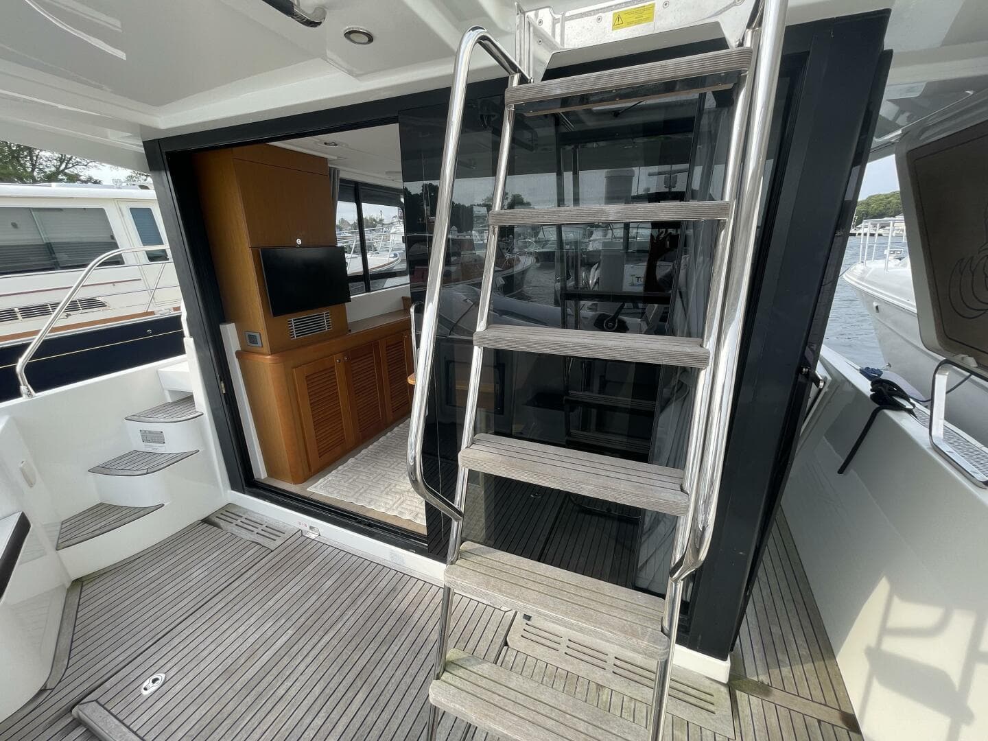 2018 Beneteau Swift Trawler 35- Flybridge
