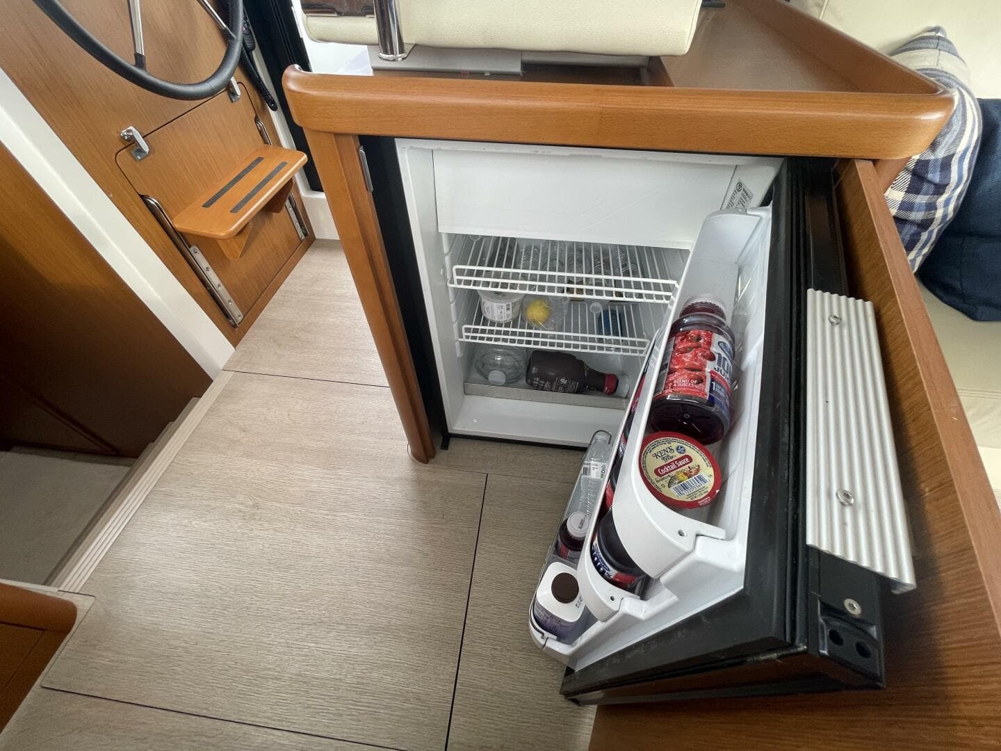 2018 Beneteau Swift Trawler 35- Flybridge