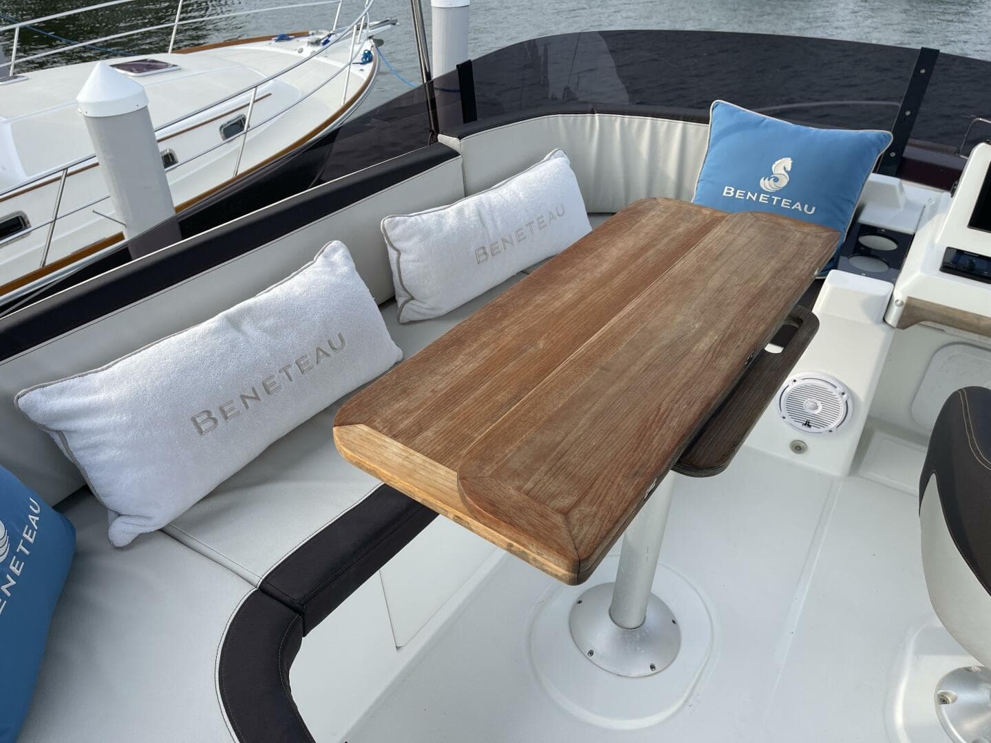 2018 Beneteau Swift Trawler 35- Flybridge