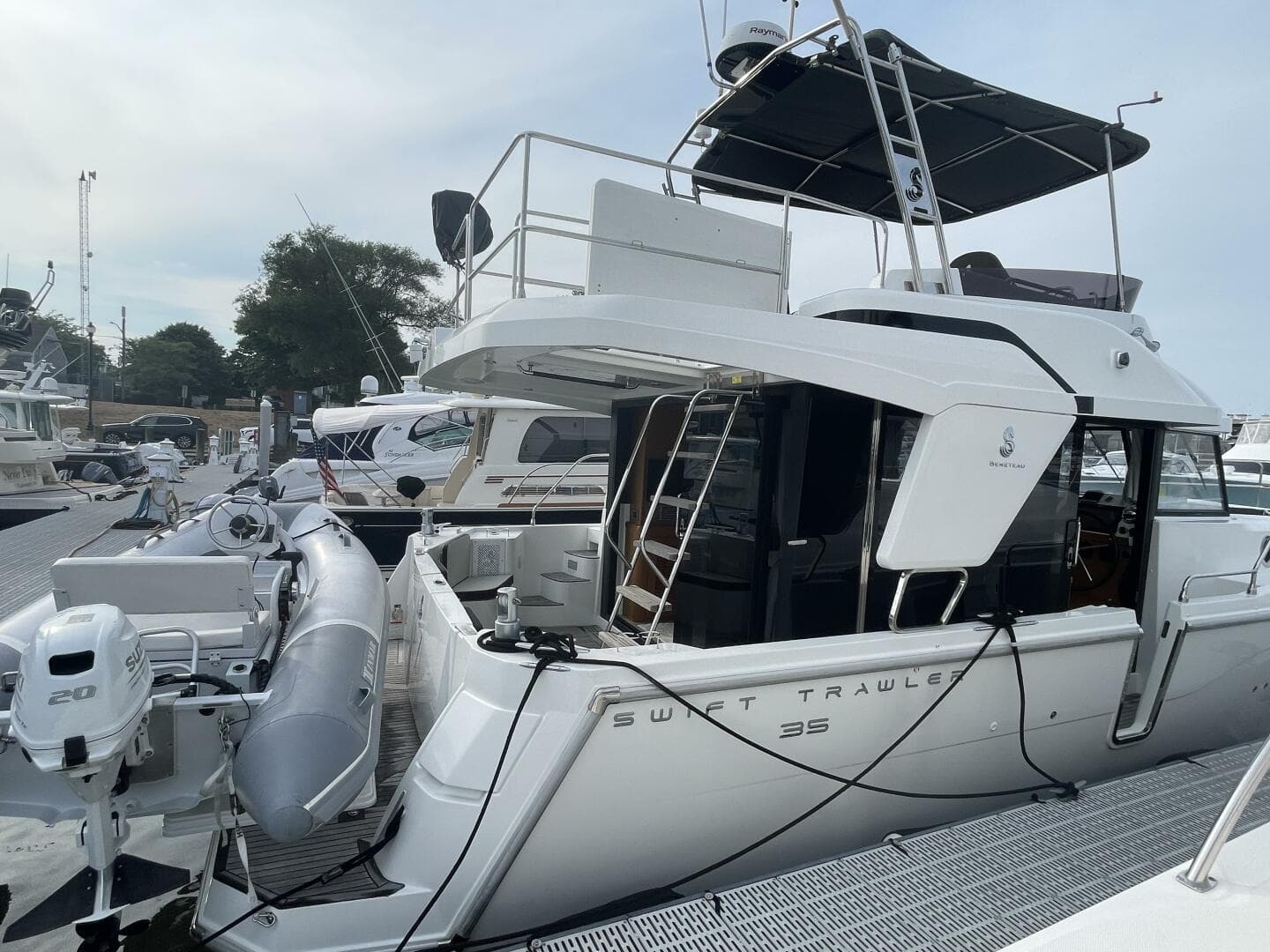 2018 Beneteau Swift Trawler 35- Flybridge
