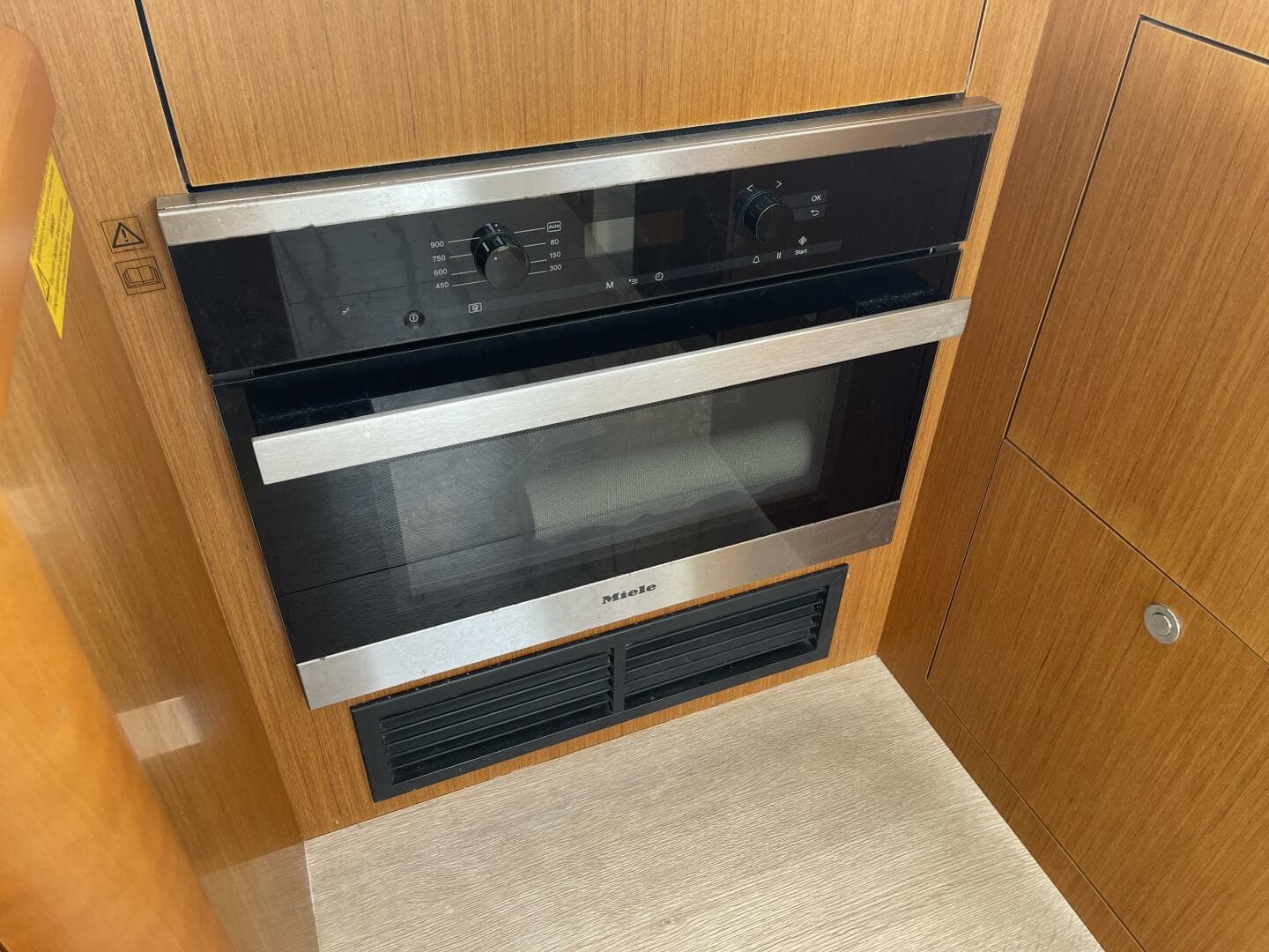 2018 Beneteau Swift Trawler 35- Flybridge