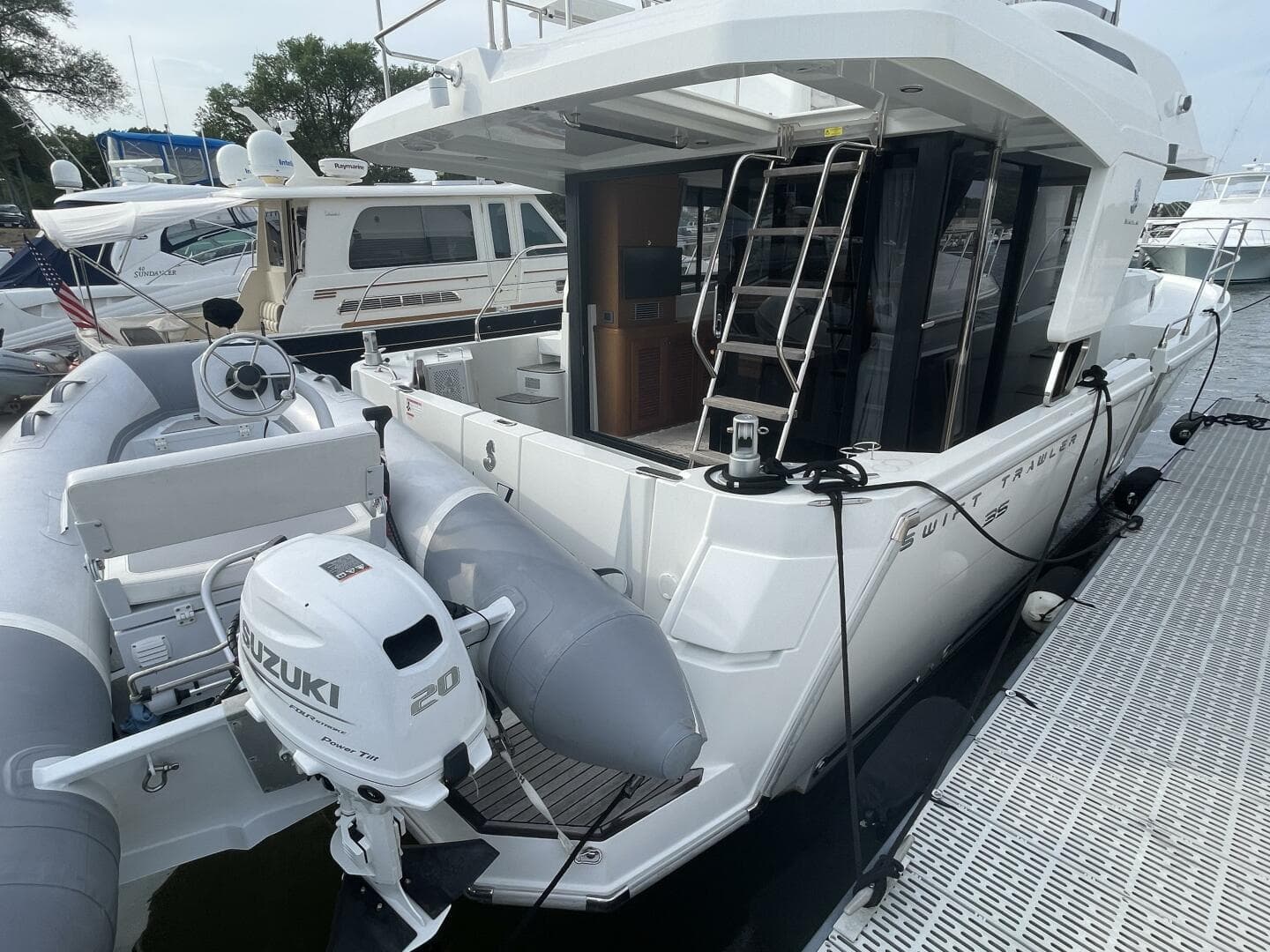 2018 Beneteau Swift Trawler 35- Flybridge