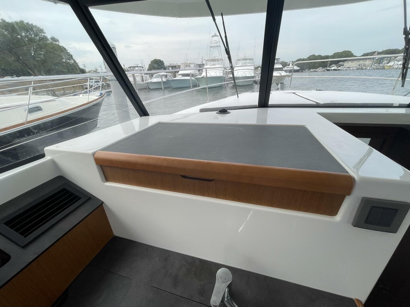 2018 Beneteau Swift Trawler 35- Flybridge