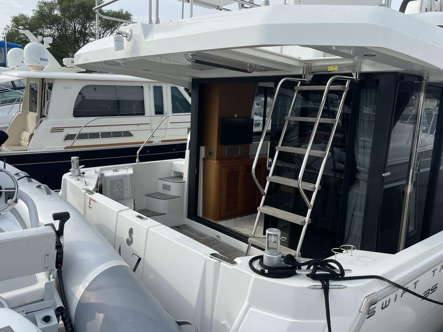 2018 Beneteau Swift Trawler 35- Flybridge