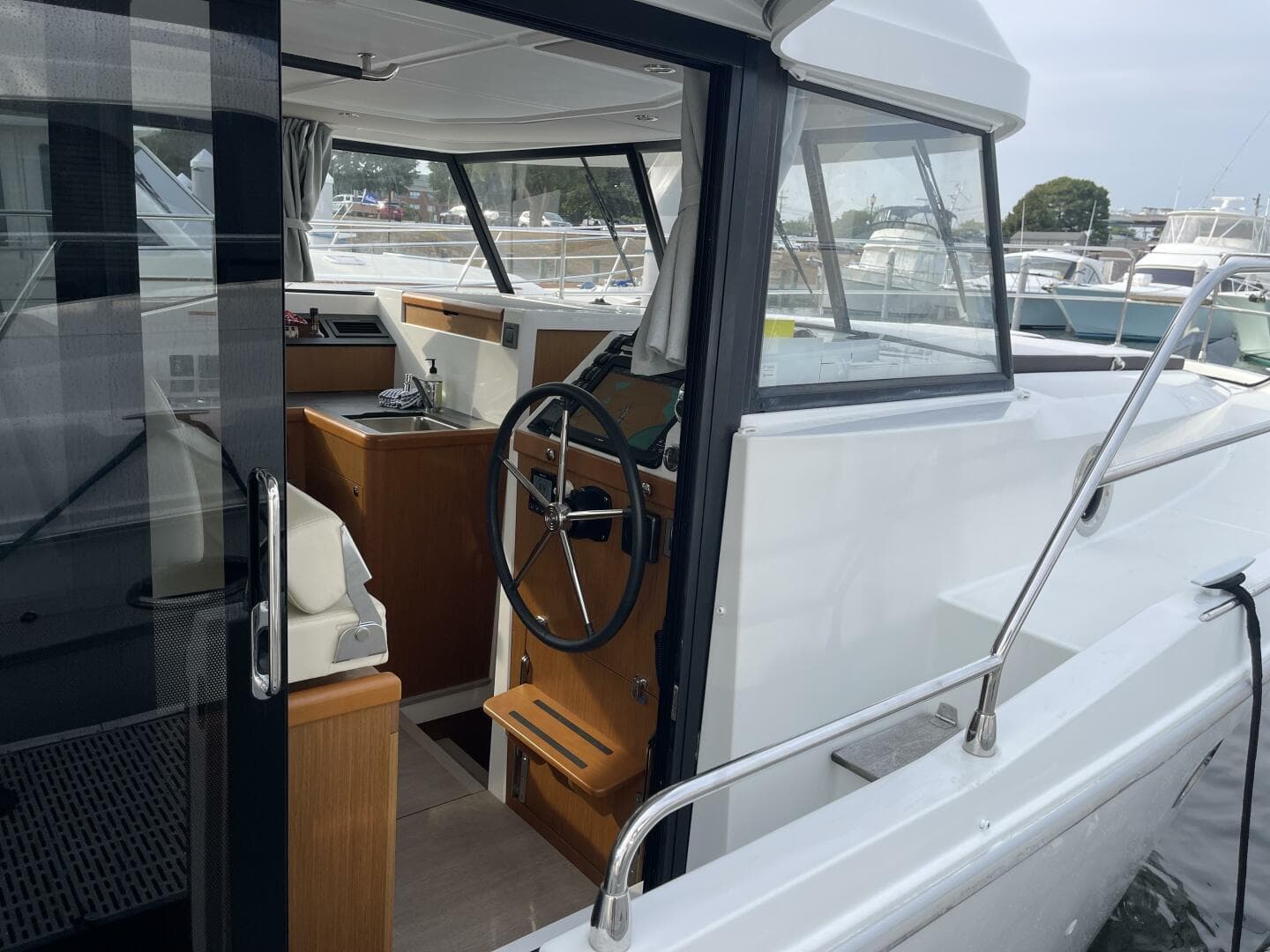 2018 Beneteau Swift Trawler 35- Flybridge