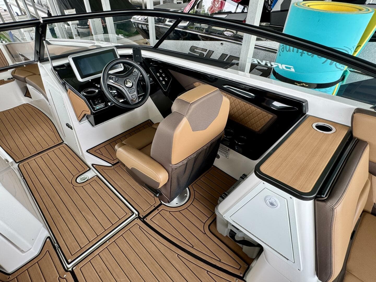 2024 Yamaha Boats 252 SD