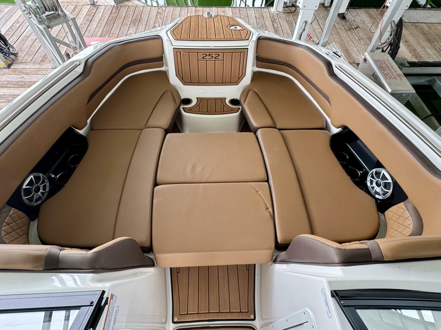 2024 Yamaha Boats 252 SD