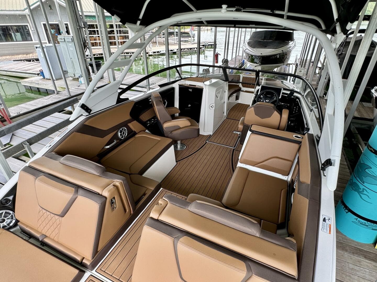 2024 Yamaha Boats 252 SD