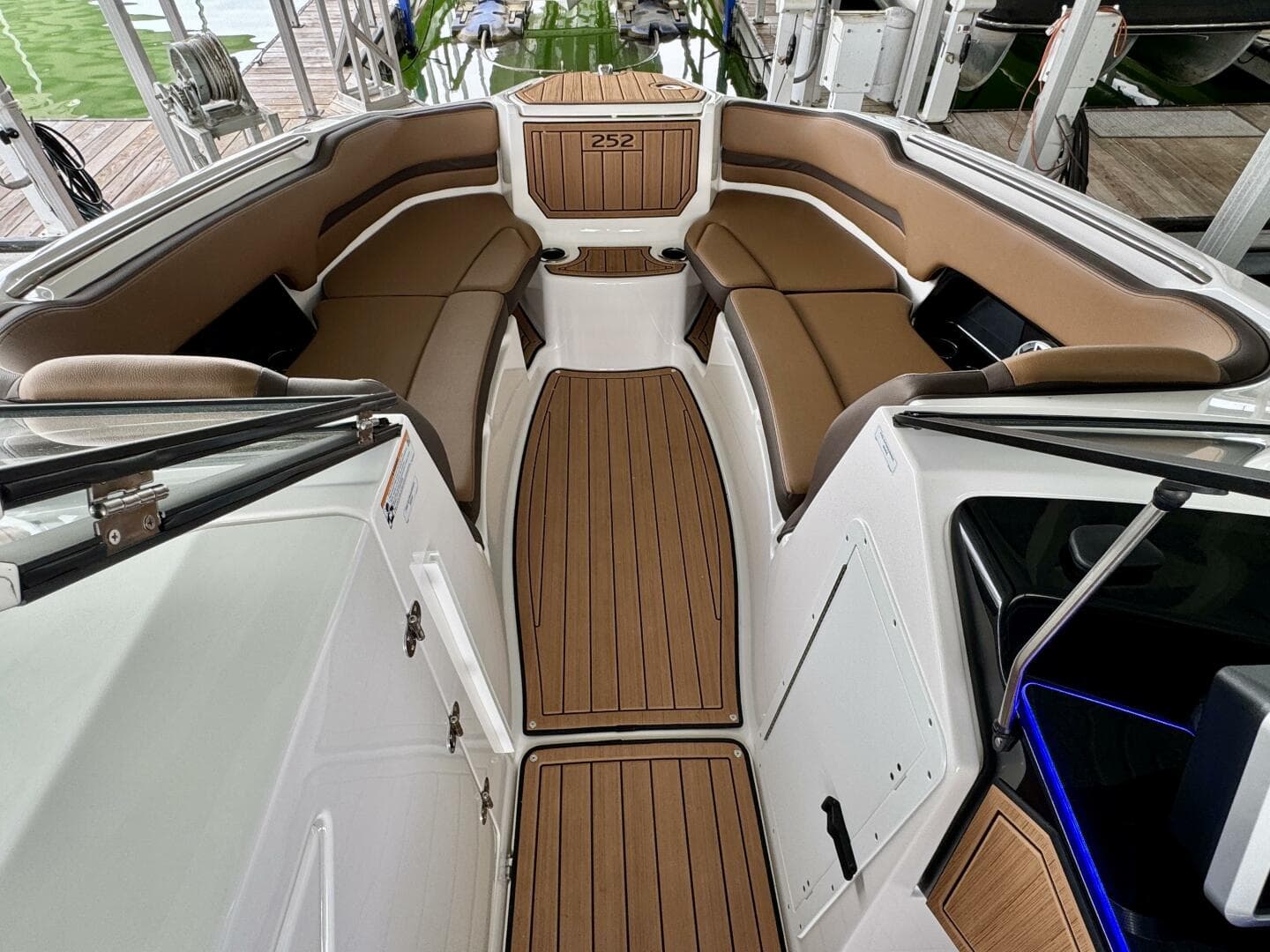 2024 Yamaha Boats 252 SD