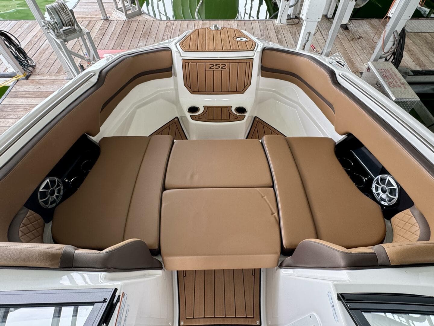 2024 Yamaha Boats 252 SD