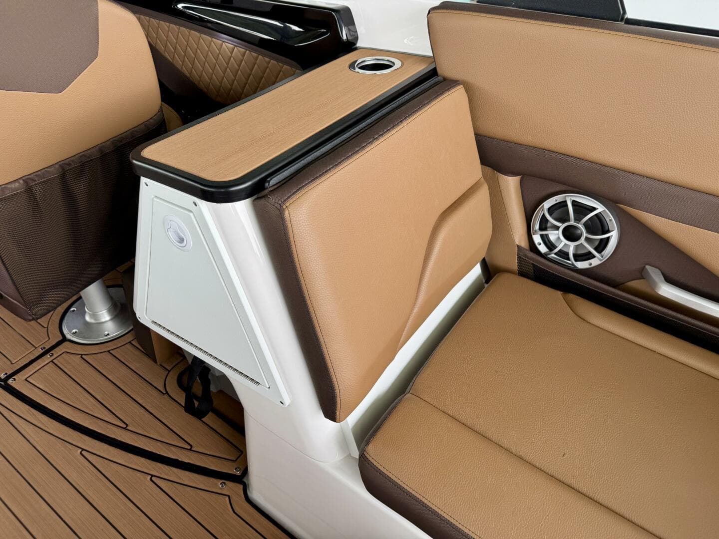 2024 Yamaha Boats 252 SD