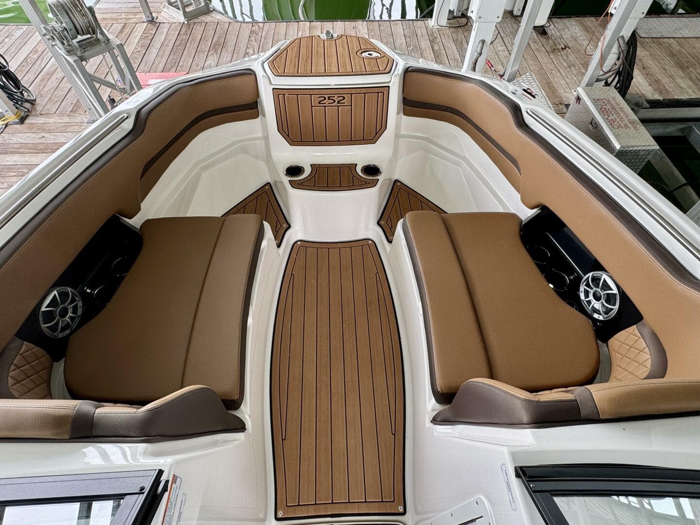 2024 Yamaha Boats 252 SD