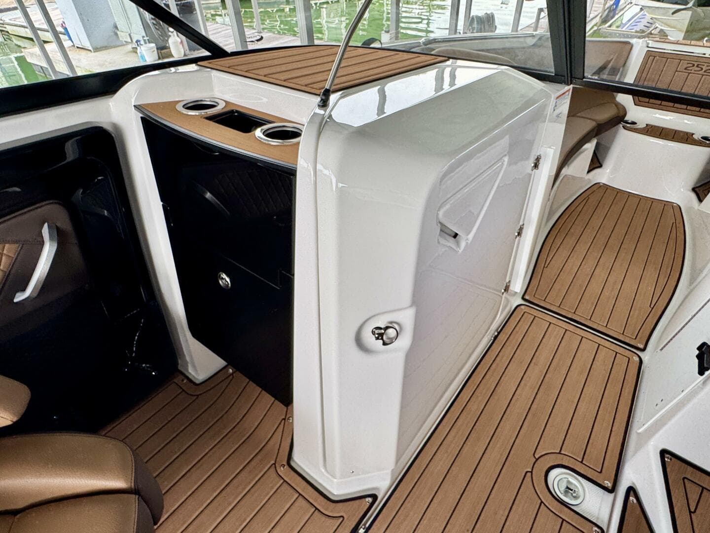 2024 Yamaha Boats 252 SD