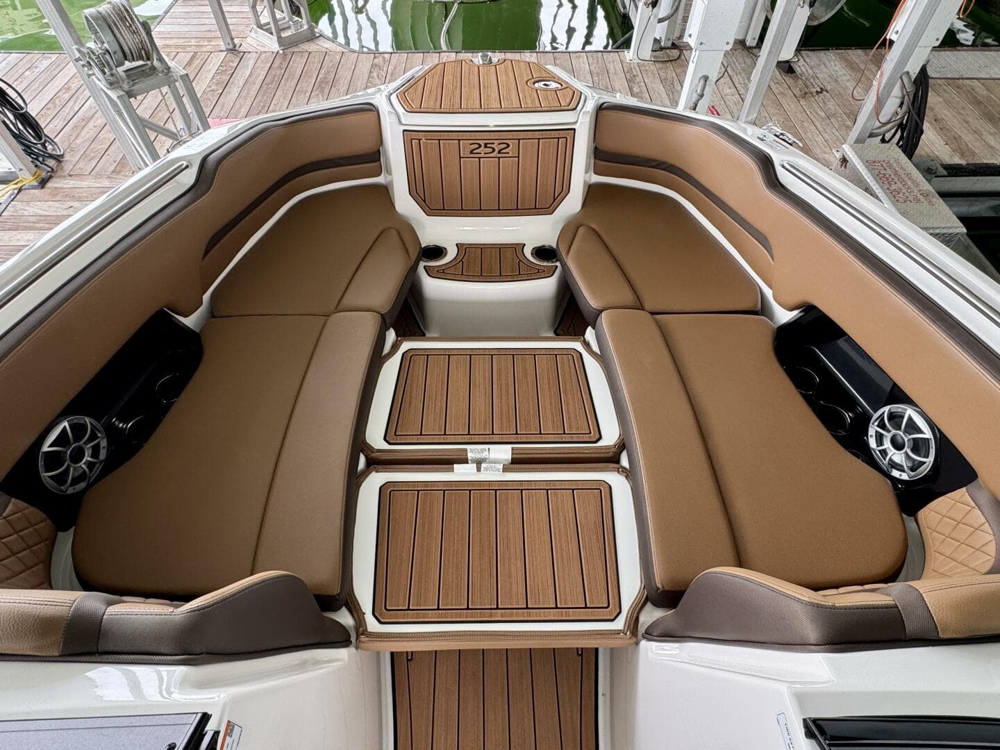 2024 Yamaha Boats 252 SD