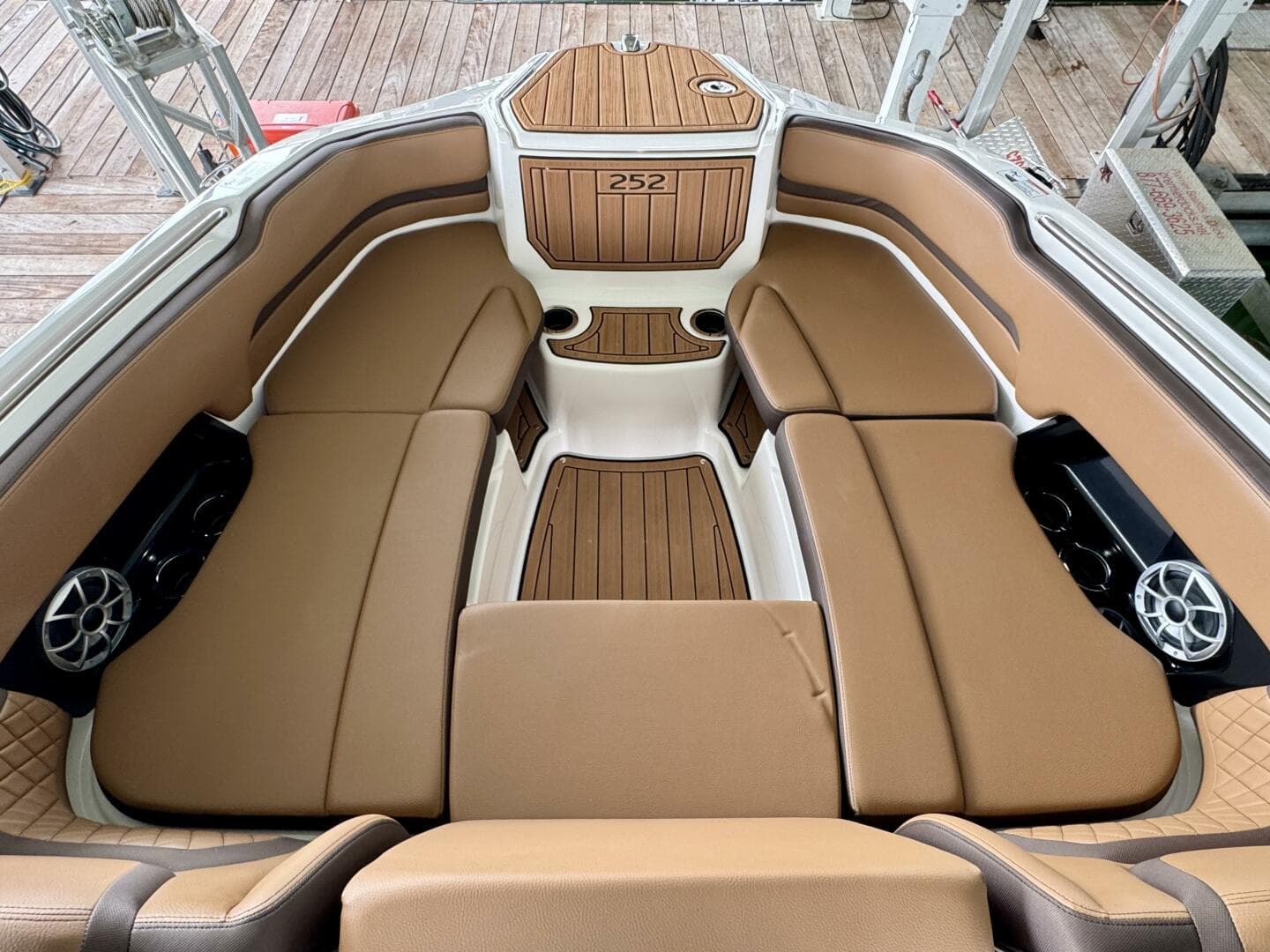 2024 Yamaha Boats 252 SD