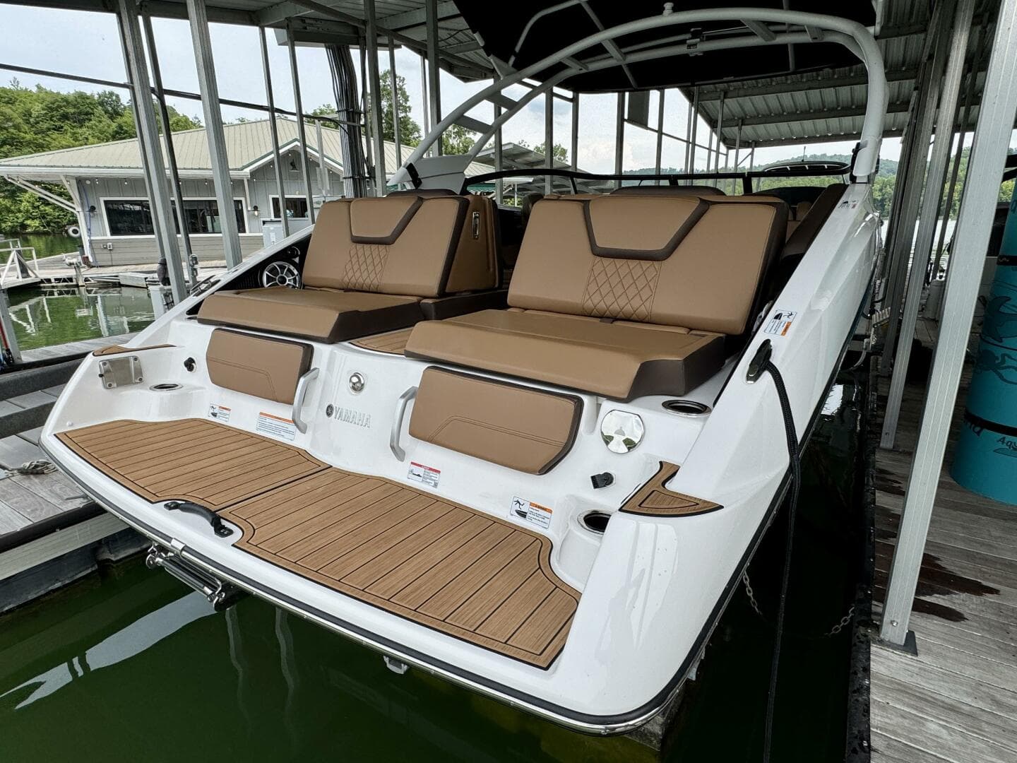 2024 Yamaha Boats 252 SD