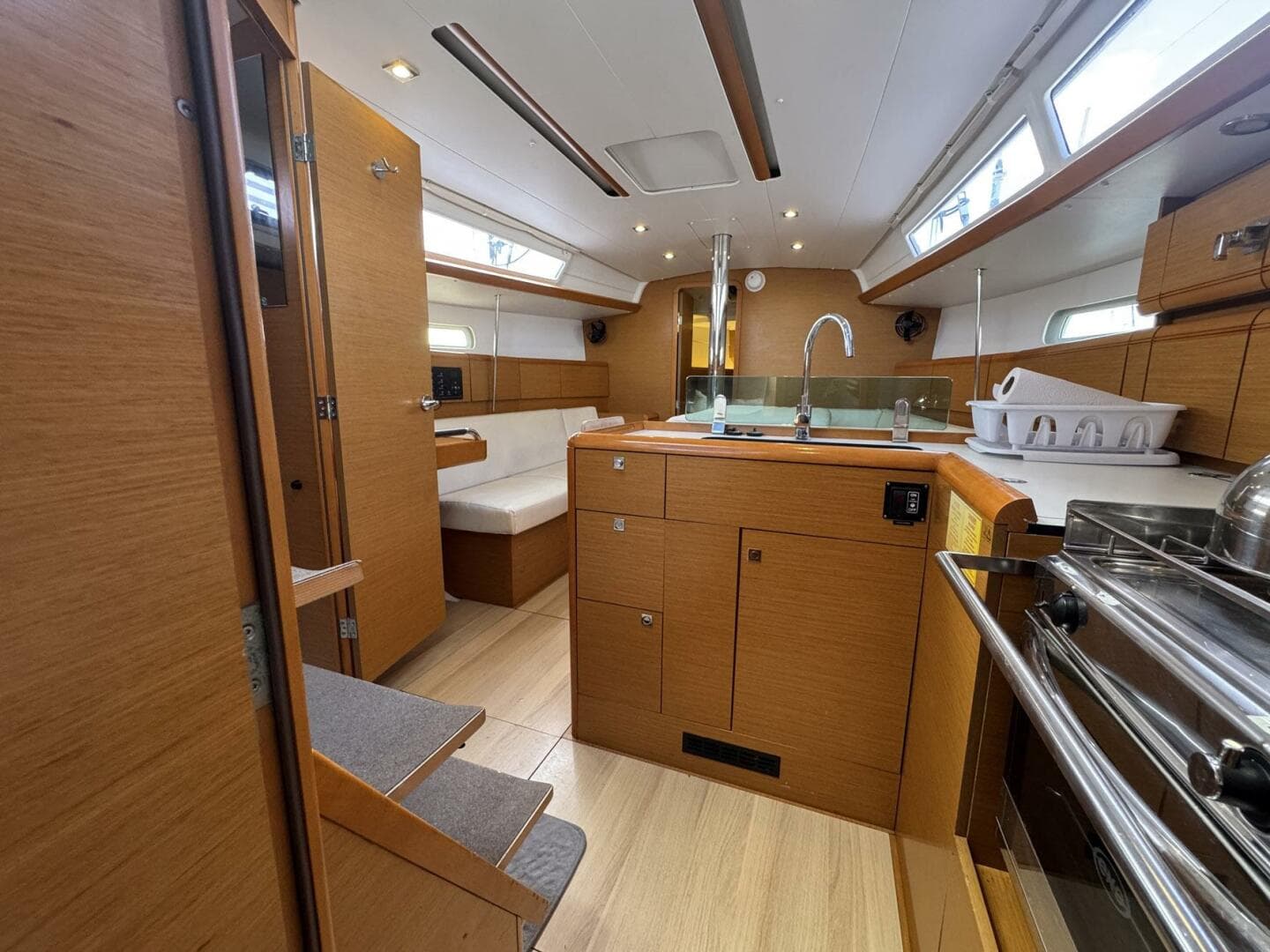 2018 Jeanneau Sun Odyssey 389