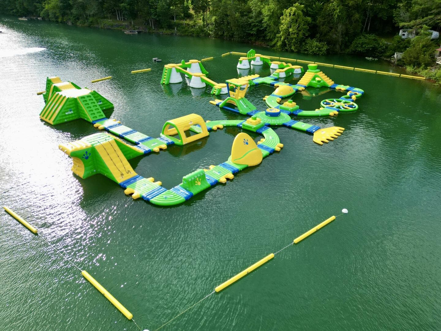 1999 Aqua Chalet 16 x 68 Widebody