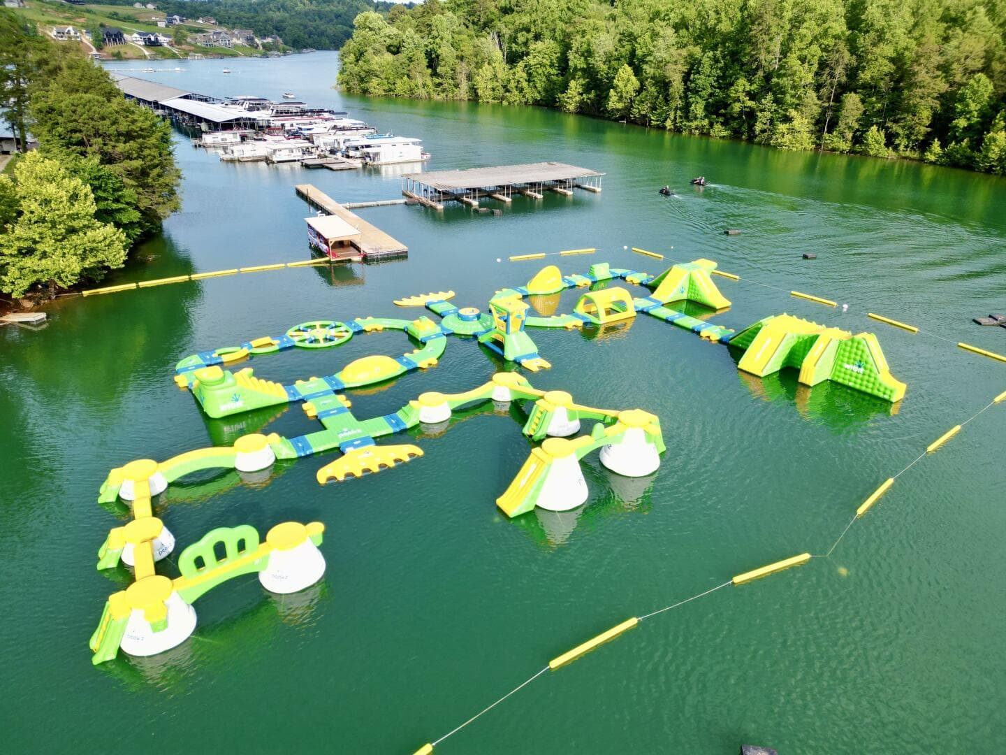 1999 Aqua Chalet 16 x 68 Widebody