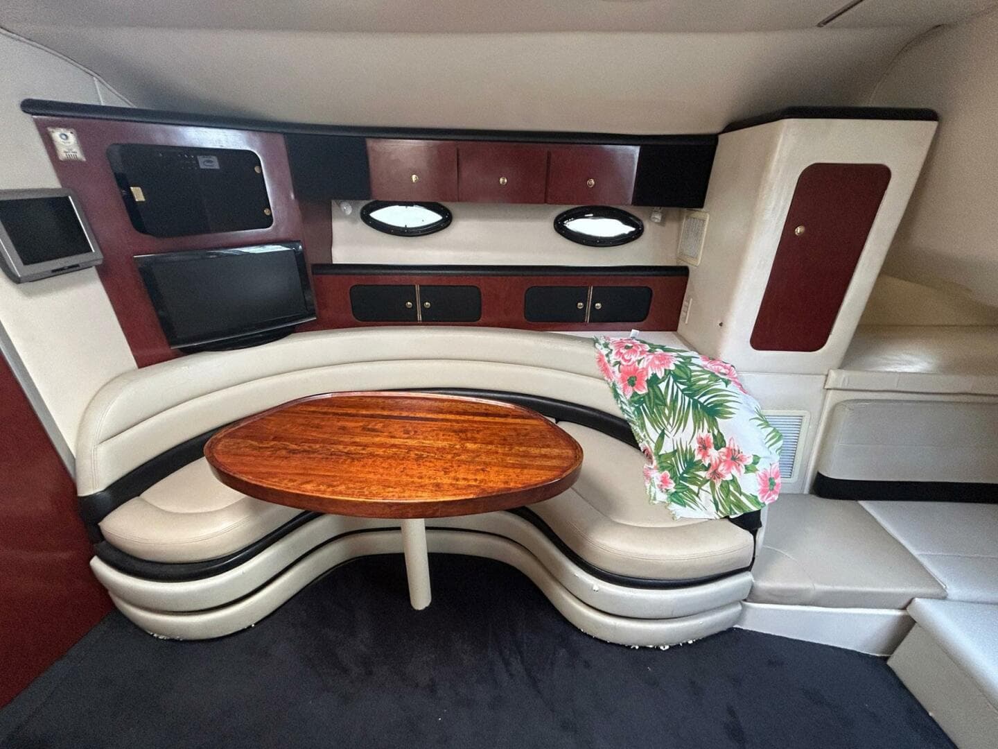 2001 Wellcraft 3700 Martinique