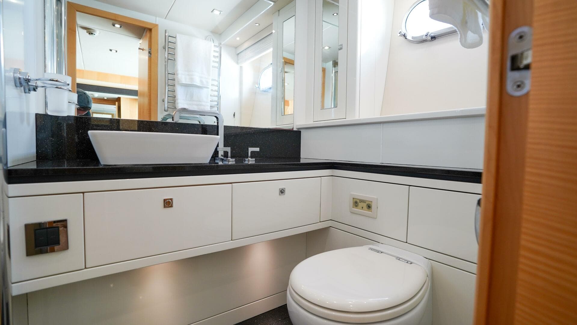 2012 Sunseeker 88 Yacht