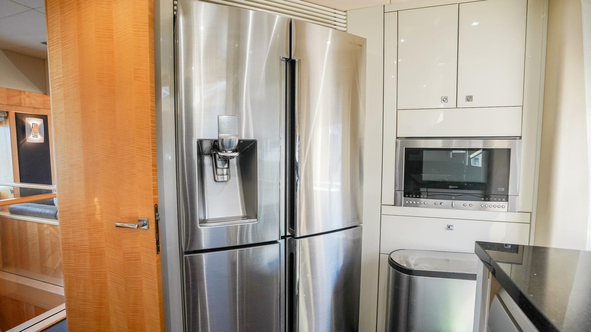 2012 Sunseeker 88 Yacht