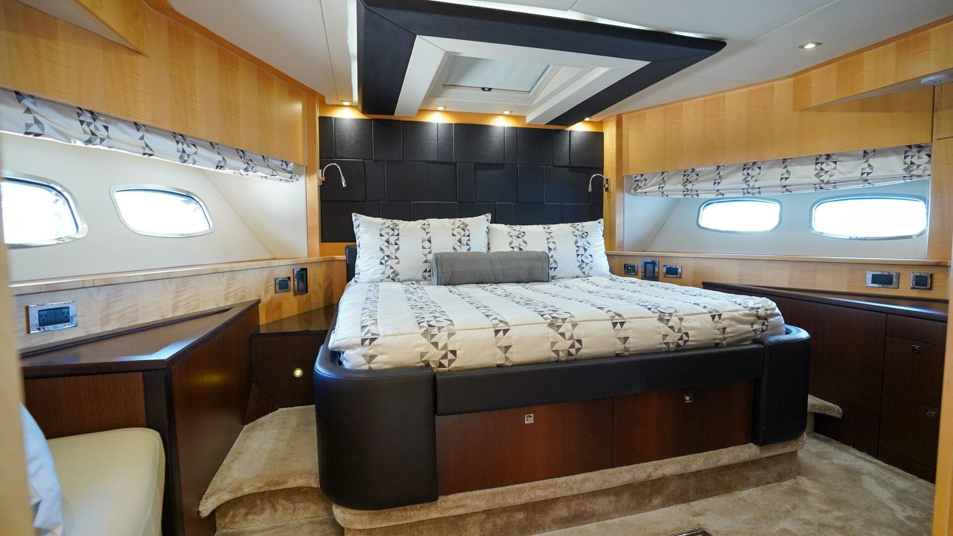 2012 Sunseeker 88 Yacht