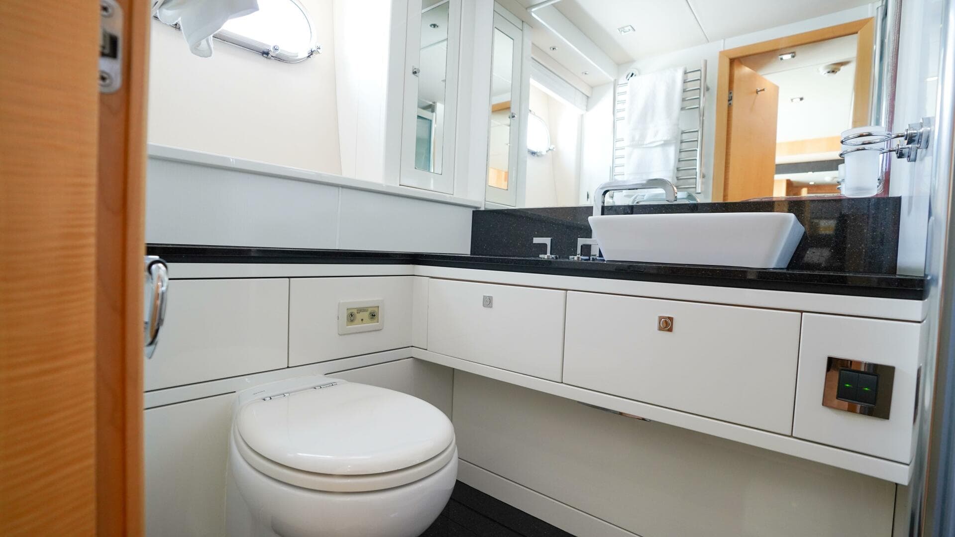 2012 Sunseeker 88 Yacht