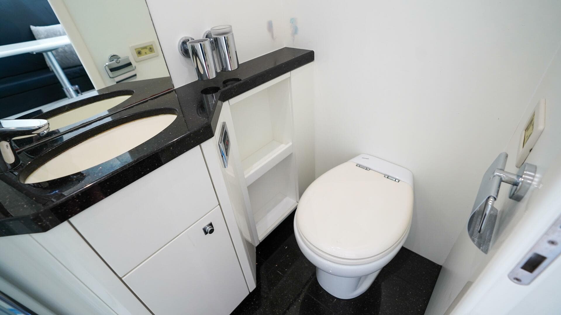 2012 Sunseeker 88 Yacht