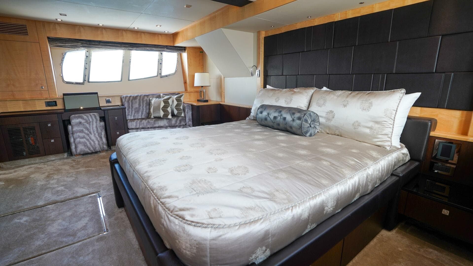 2012 Sunseeker 88 Yacht