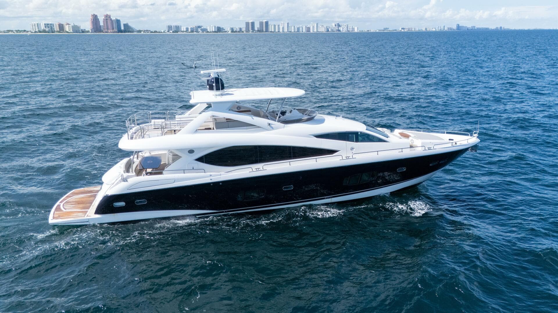 2012 Sunseeker 88 Yacht
