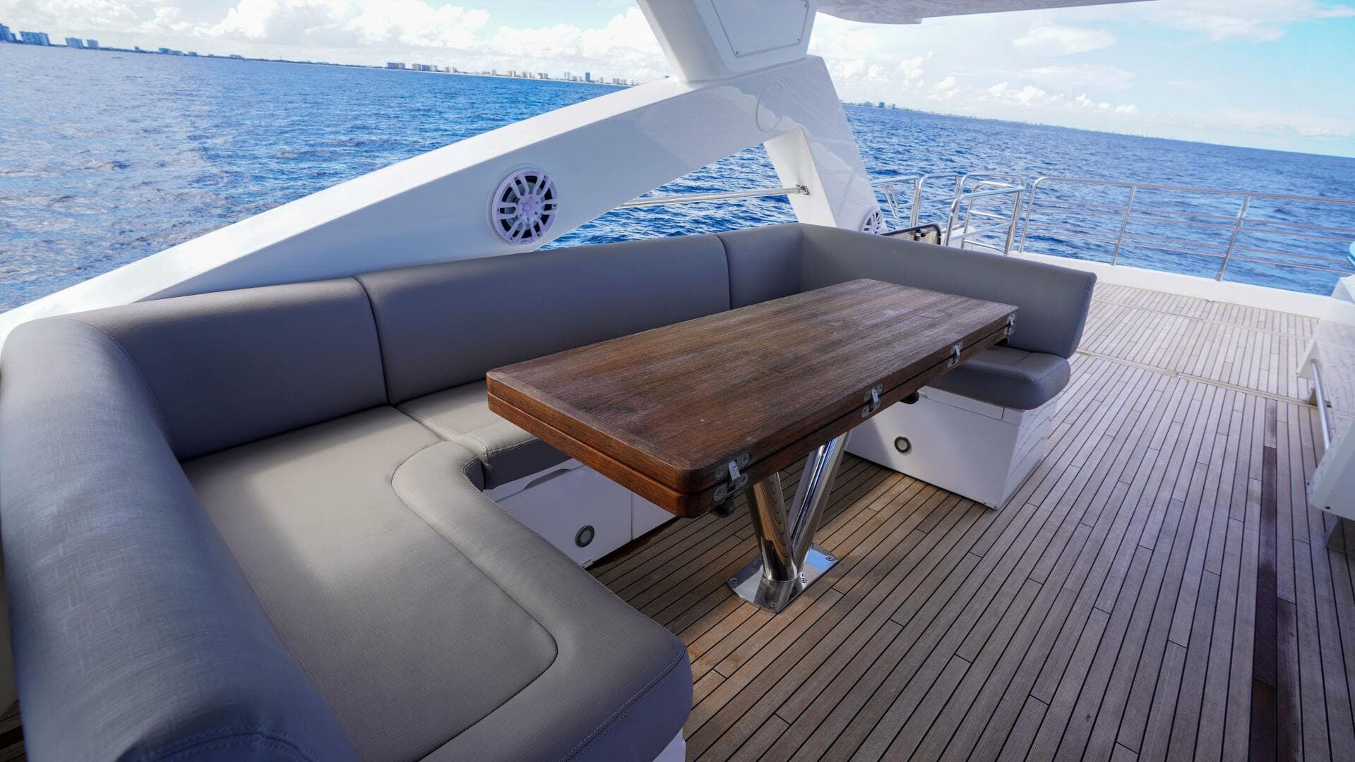 2012 Sunseeker 88 Yacht