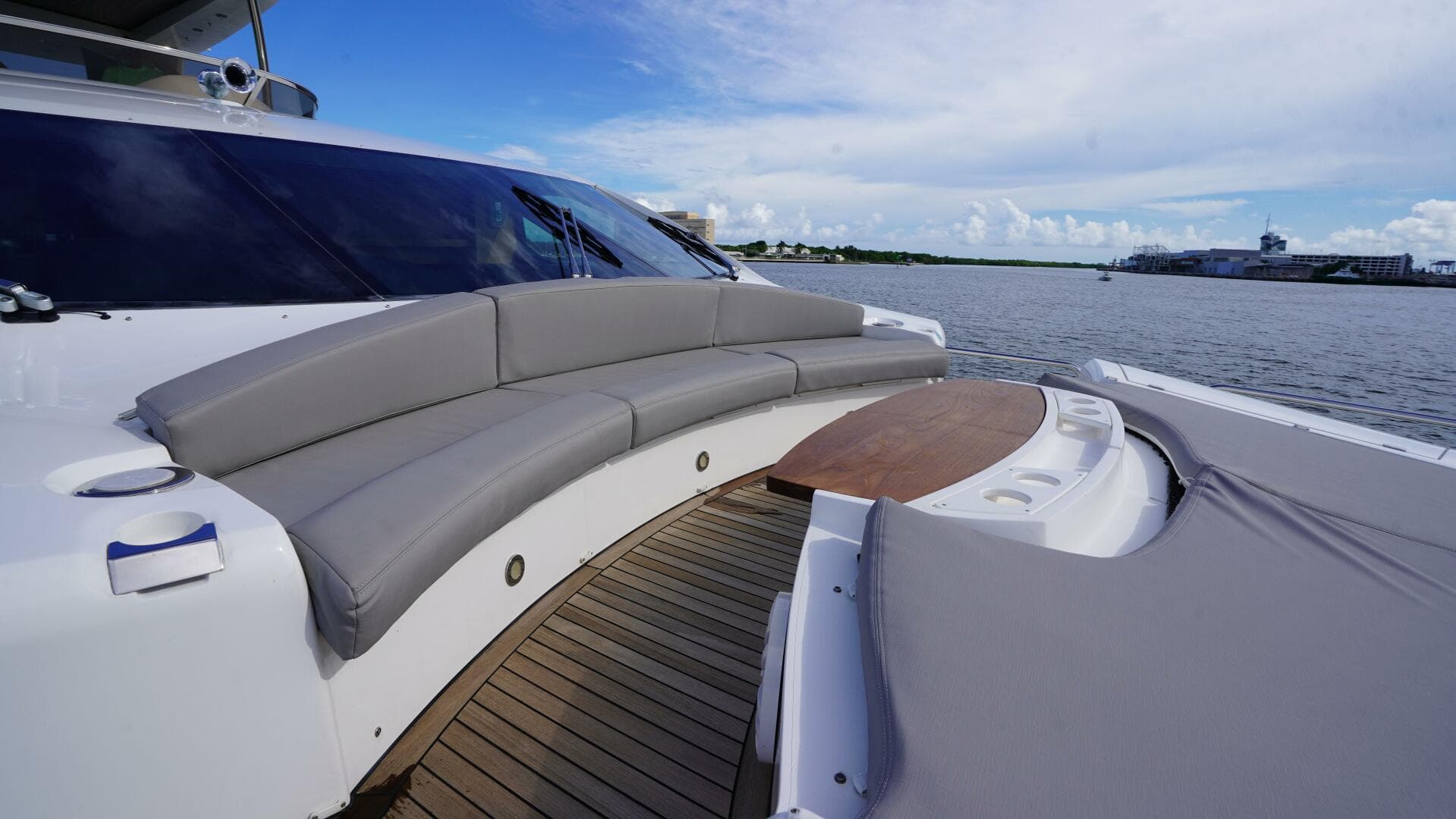 2012 Sunseeker 88 Yacht
