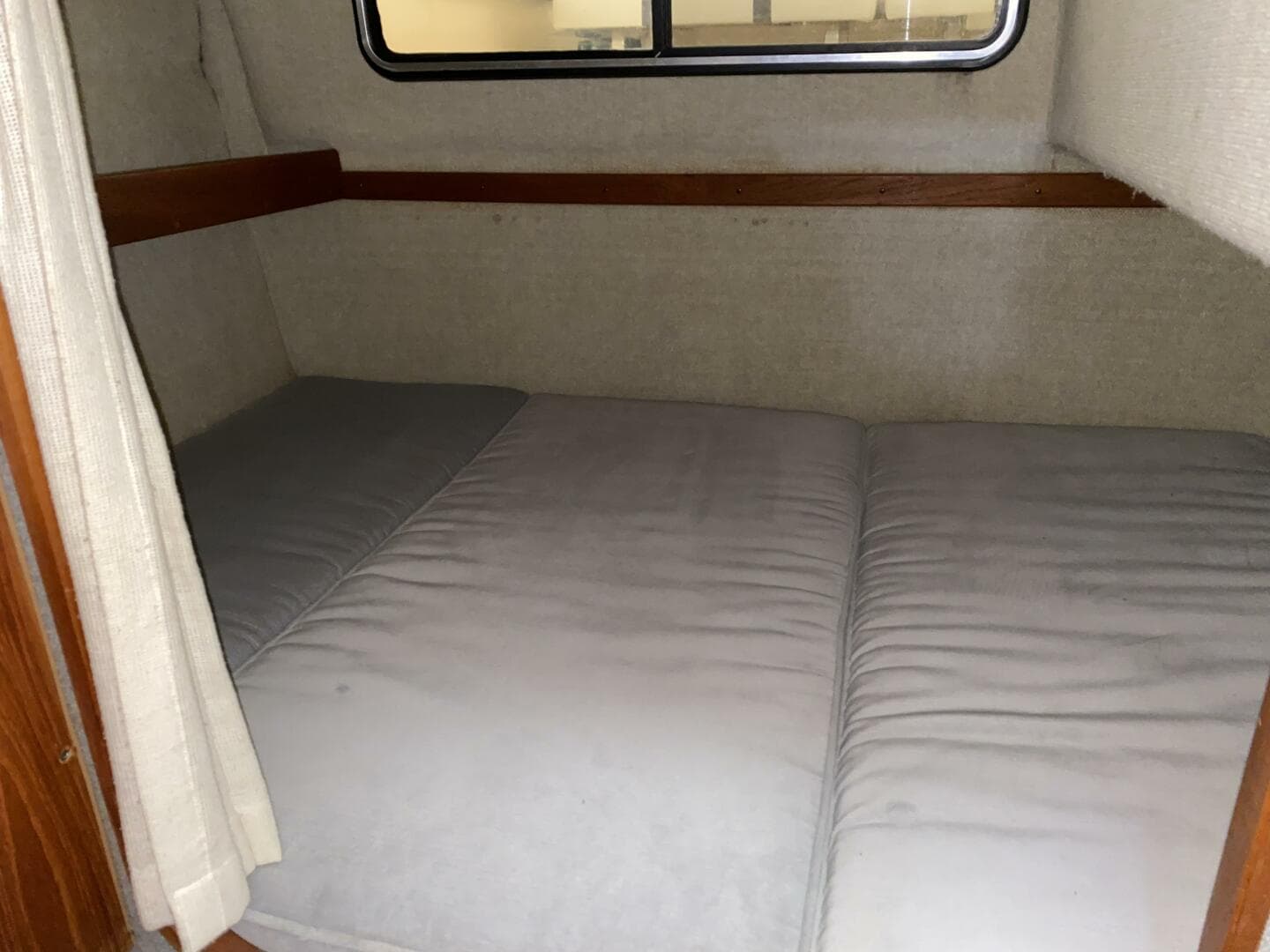 1985 Tiara Sport 2600 Continental