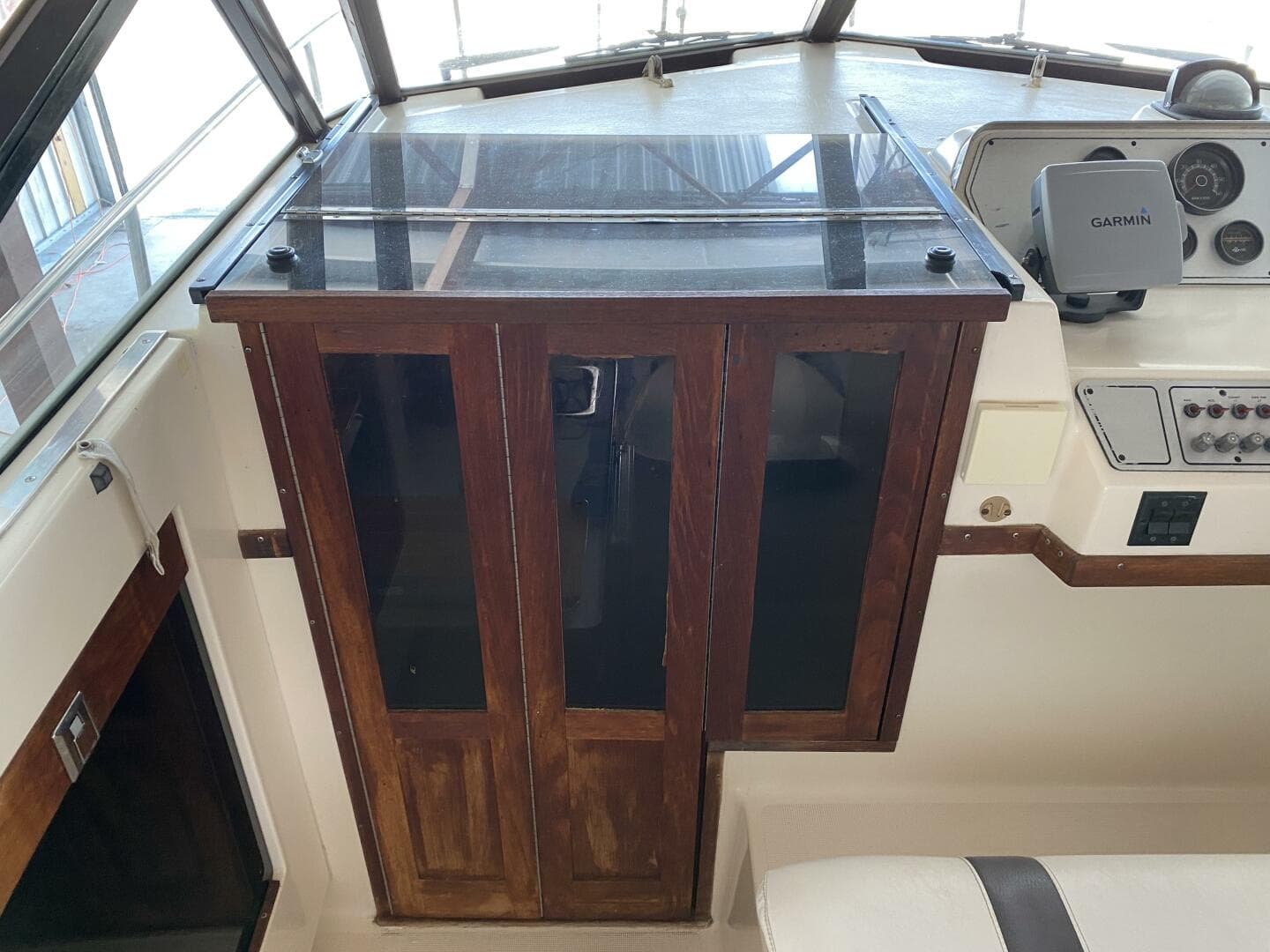 1985 Tiara Sport 2600 Continental