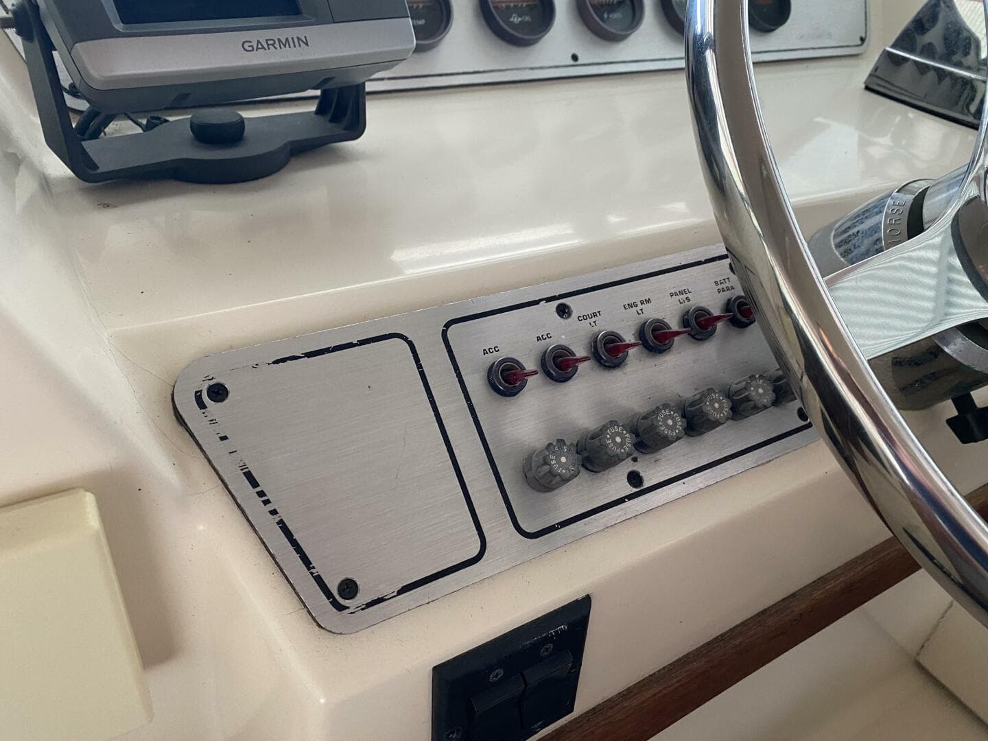 1985 Tiara Sport 2600 Continental