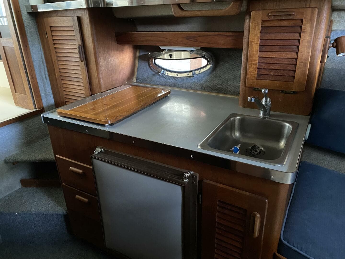 1985 Tiara Sport 2600 Continental