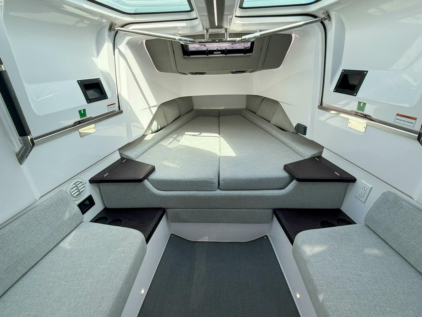 2023 Axopar 37 XC AFT CABIN